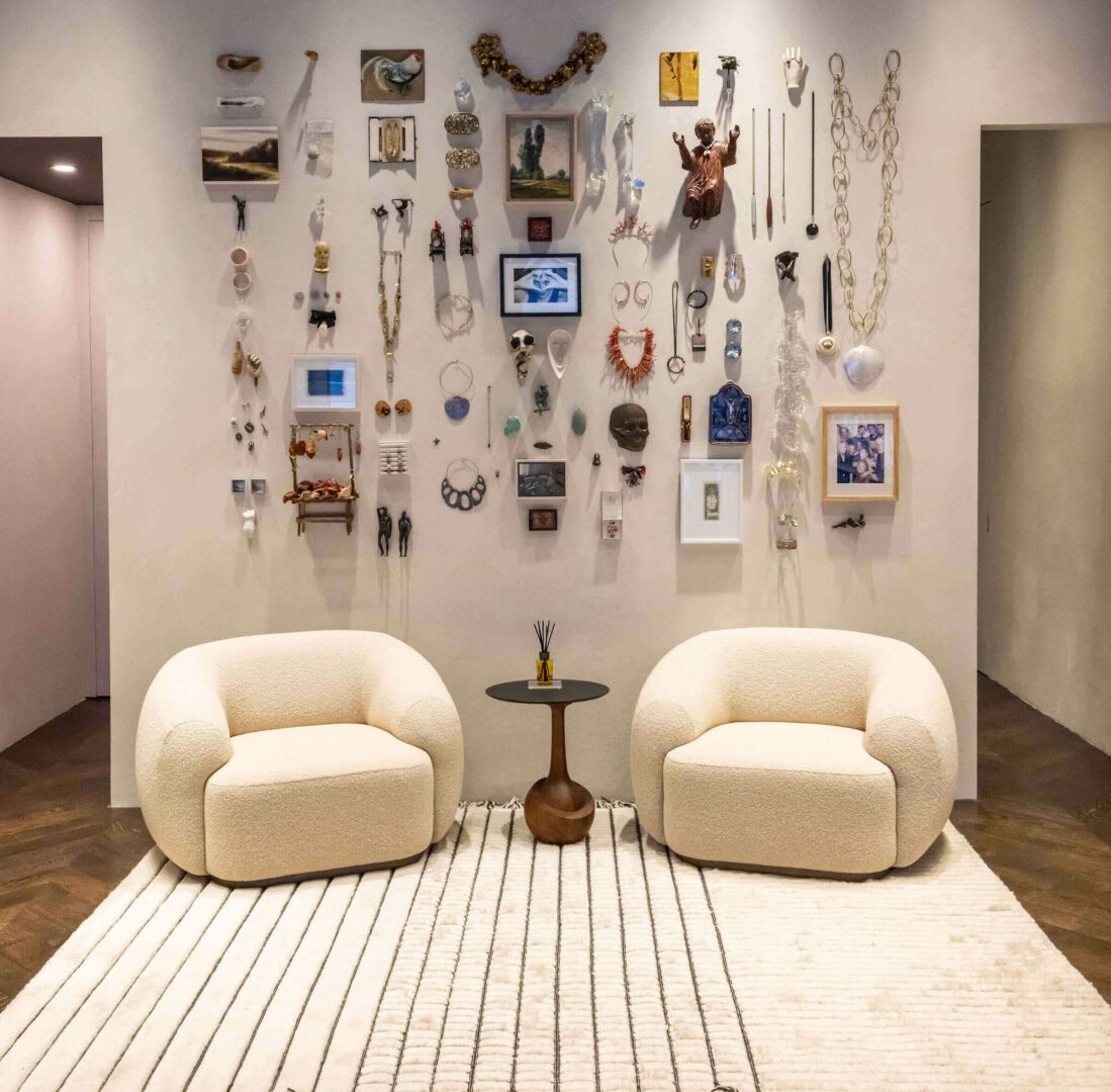 Ippolita Interior with a Decorated wall