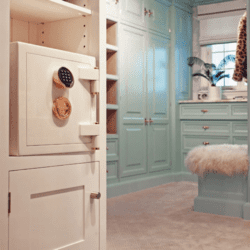 White Traum Safe in a dressing room